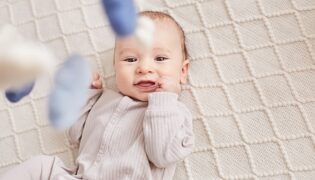 Umfassender Meningokokken-Schutz für Kinder: Impfplan-Empfehlungen zur Welt-Impfwoche 2025