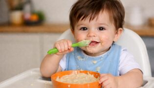 Der erste Brei fürs Baby: Wann ist der richtige Zeitpunkt?