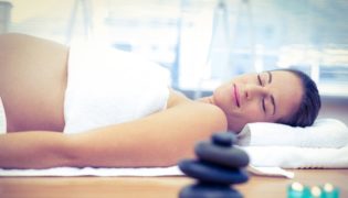 Massage gegen Schwangerschaftsstreifen